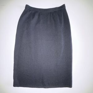 ST JOHN Black Classic Santana Knit Straight Skirt Size 8 Stretch Back Vent